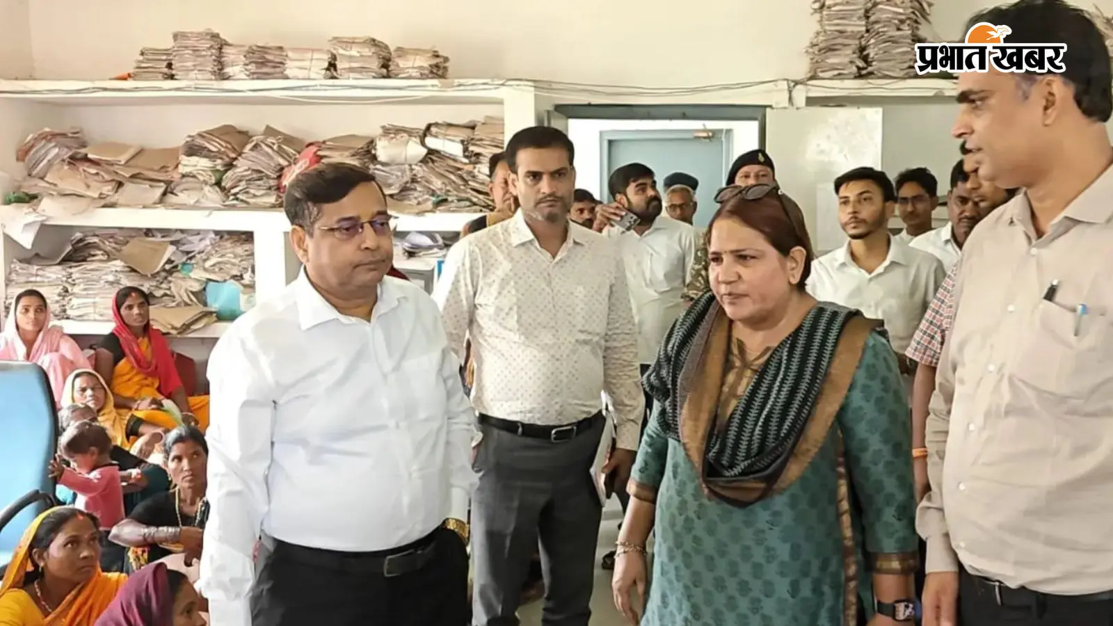 गढ़वा और भवनाथपुर विधानसभा के 4 केंद्रों का आयुक्त ने किया निरीक्षण, दिए कई दिशा-निर्देश