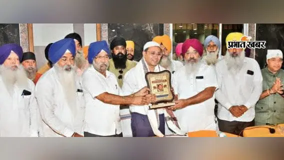 आंदोलन के बीच साकची पहुंचे DRM, जलियांवाला बाग एक्सप्रेस बंद नहीं करने का दिया भरोसा