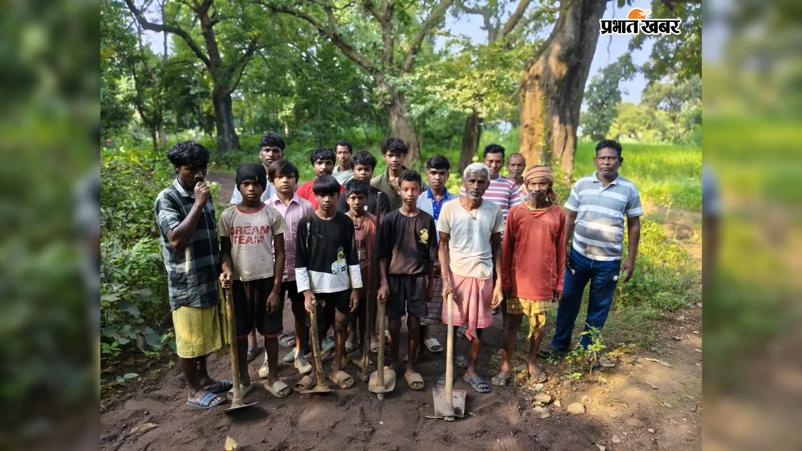 ‘कब बनेगी सड़क’... जवाब नहीं मिला तो ग्रामीणों ने खुद ही शुरू कर दिया निर्माण