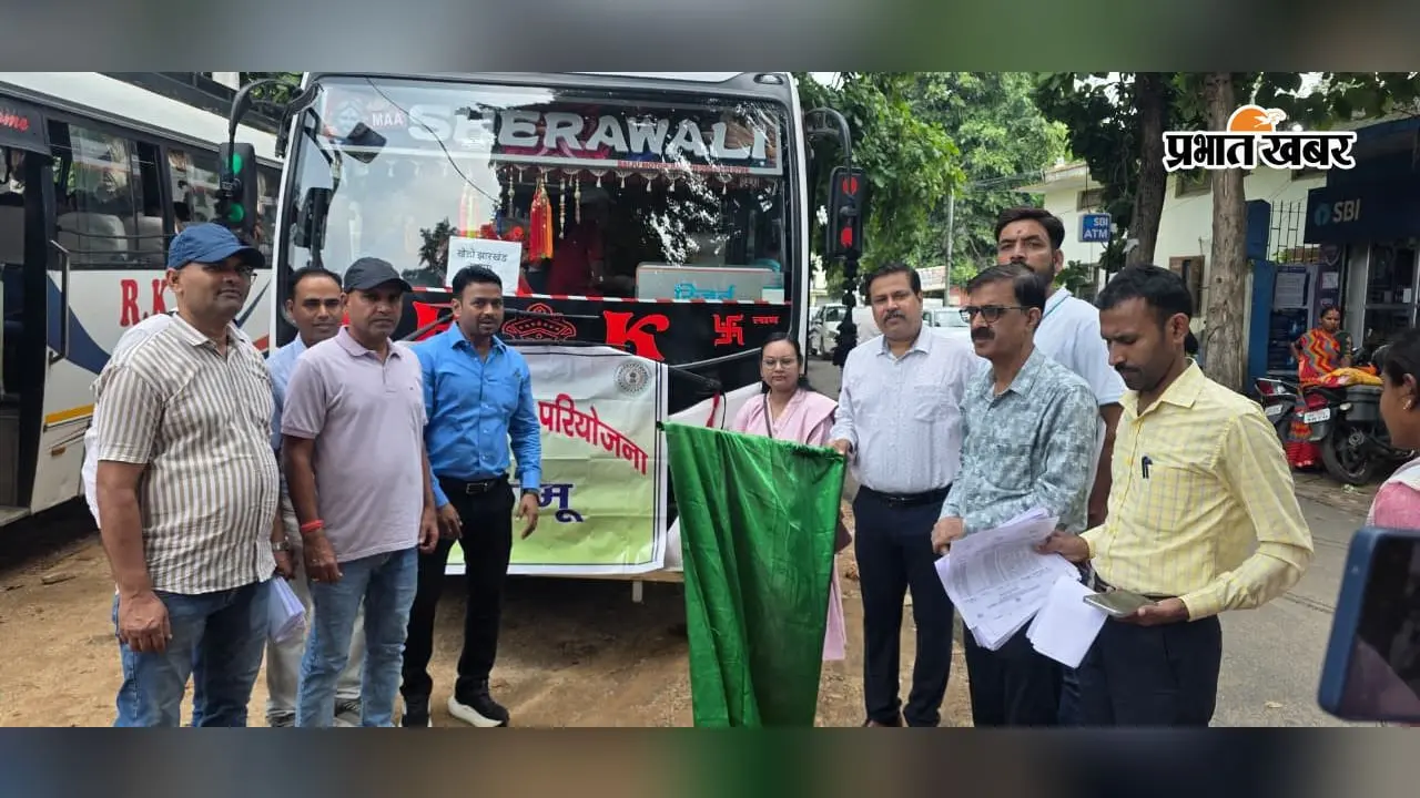 खेलो झारखंड : रांची में पलामू के 56 खिलाड़ी दिखायेंगे दम, U-17 वॉलीबॉल-फुटबॉल टीम रवाना