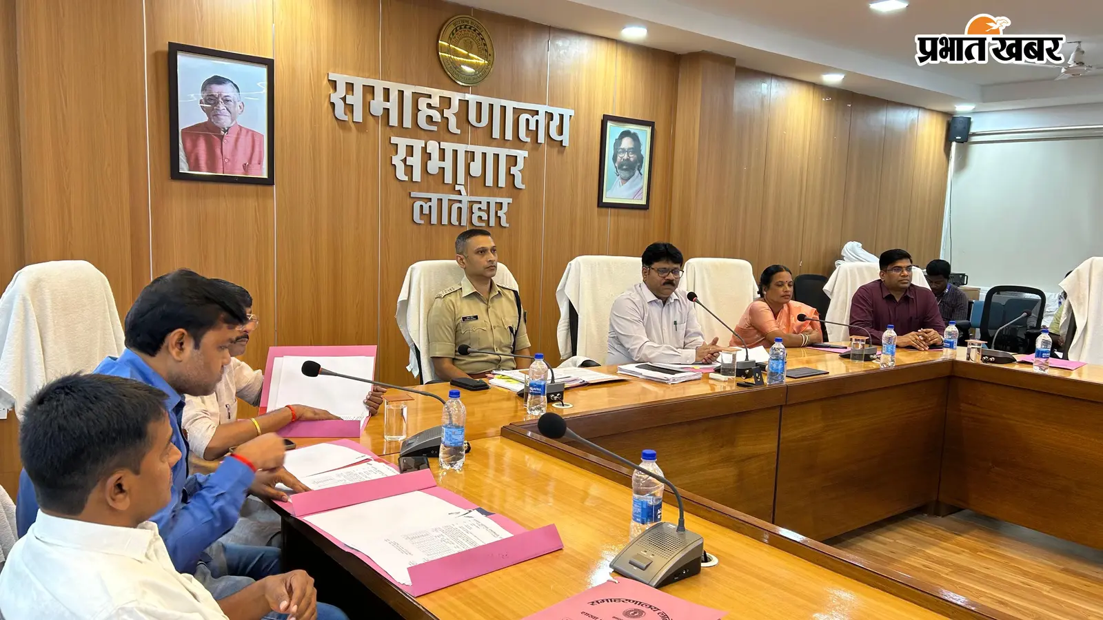 Latehar : दुर्गा पूजा में DJ पर रहेगी पूरी पाबंदी, सोशल मीडिया पर अफवाह फैलाने वालों पर होगी कार्रवाई