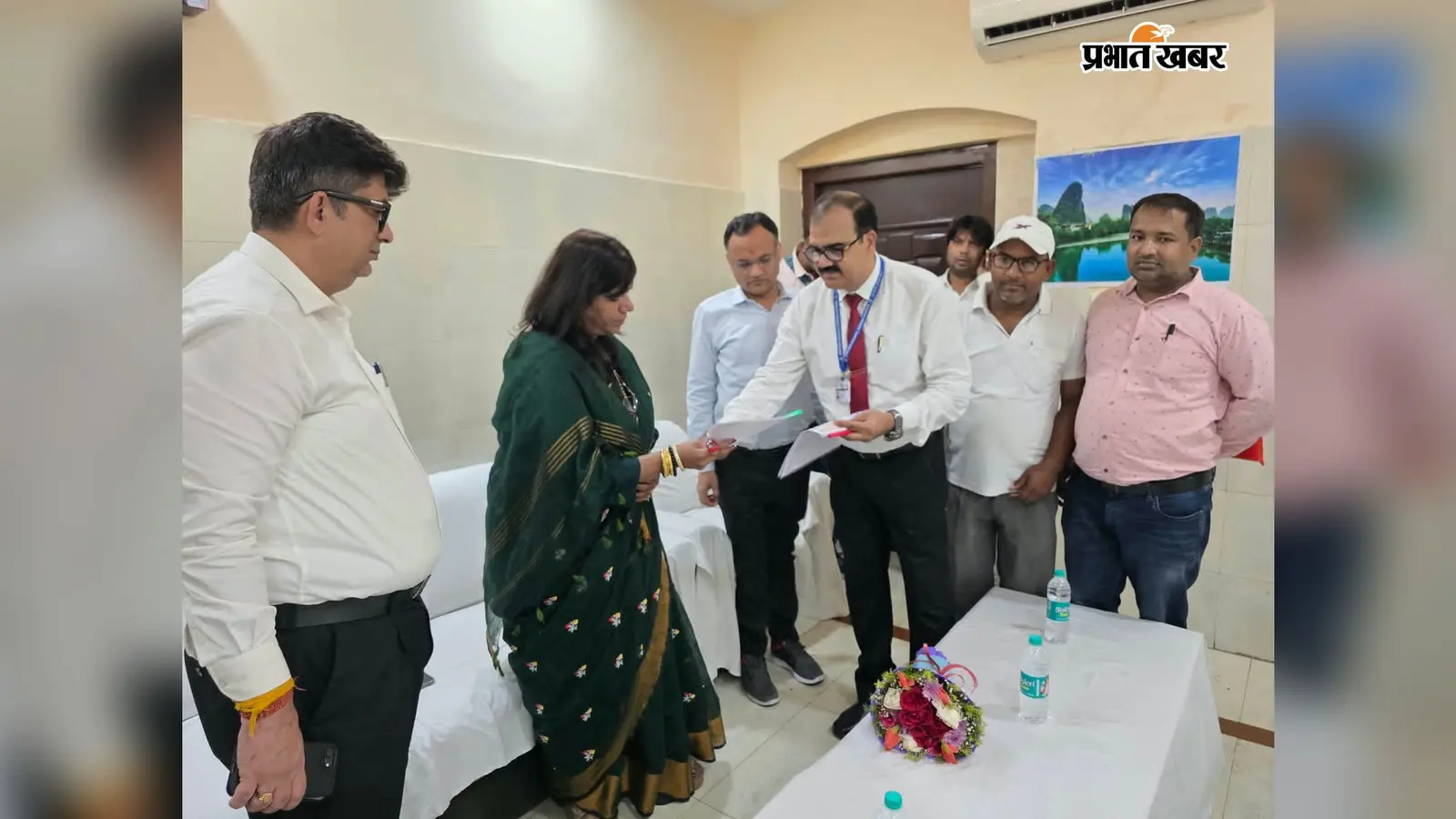 पुरानी मांगों को लेकर ईस्टर्न रेलवे मेंस यूनियन ने पूर्व रेलवे महाप्रबंधक को सौंपा मांग पत्र