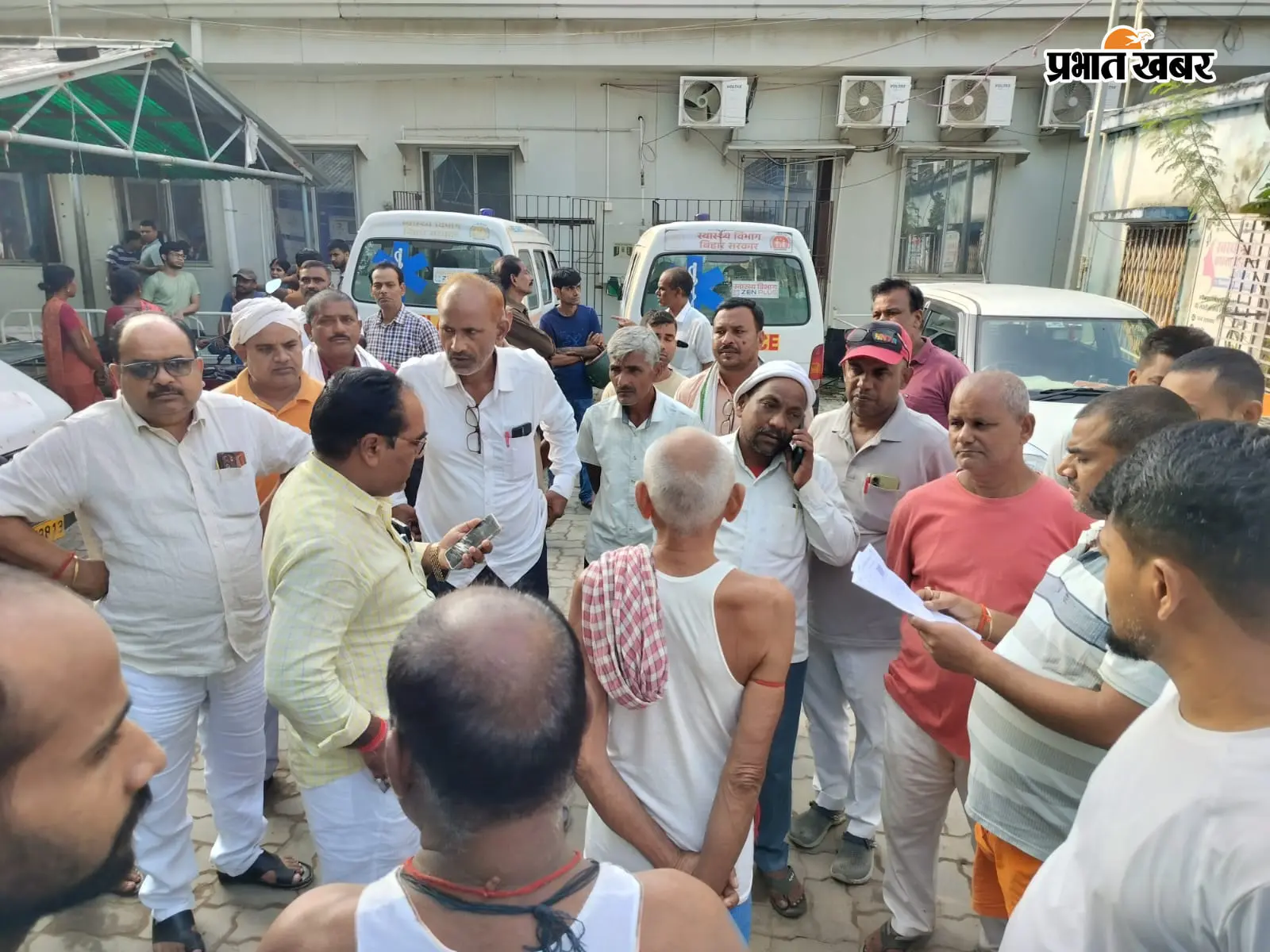 रोते बिलखते परिजन एवं सदर अस्पताल में लोगों की भीड़ | Prabhat Khabar Network