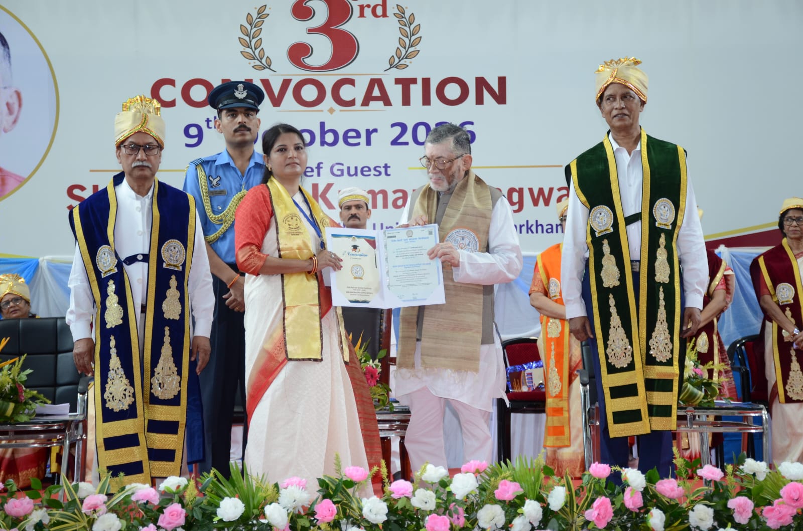 गोल्ड मेडल के साथ छात्राओं की उपलब्धि