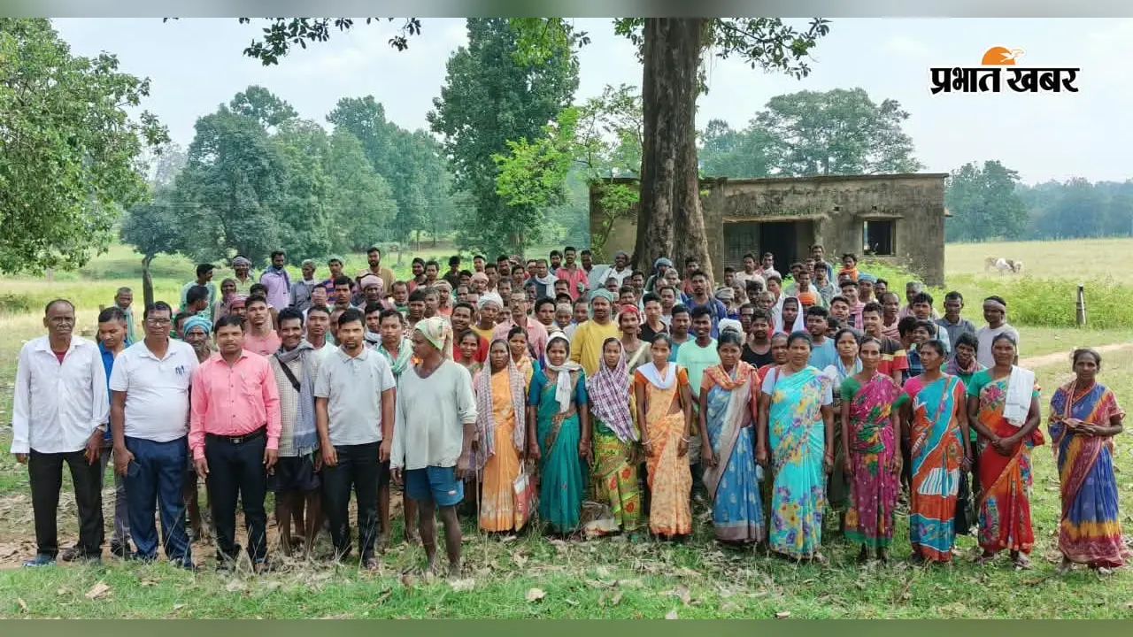 बंदरचुंआ में ग्राम सभा की बैठक, ग्रामीणों को पेसा और वन अधिकार कानून की दी जानकारी