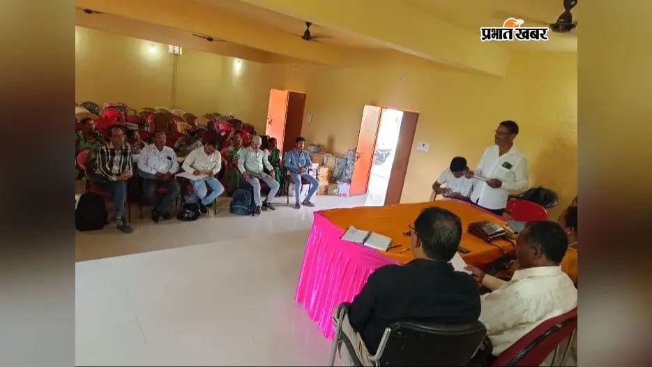 Khunti : नौ स्कूलों के सामाजिक अंकेक्षण के बाद जनसुनवाई, पढ़ाई से मिड-डे मील तक व्यवस्था की हुई समीक्षा