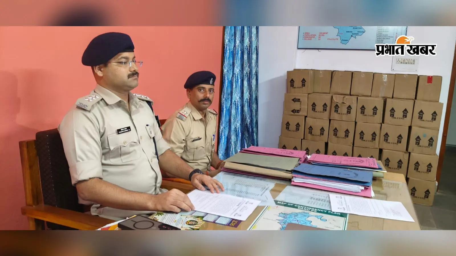 दारू में चार लाख रुपये की अवैध शराब जब्त, सिग्नेचर ब्रांड की 200 खाली बोतलें भी बरामद