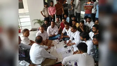 मारवाड़ी कॉलेज में वित्त कमेटी के कार्यालय को लेकर विवाद, छात्र राजद ने दिया धरना