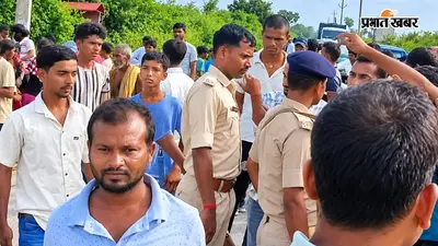 पालीगंज : पाली-किंजर रोड पर घंटों आवागमन बाधित, बाढ़ के पानी को लेकर लोगों ने किया सड़क जाम