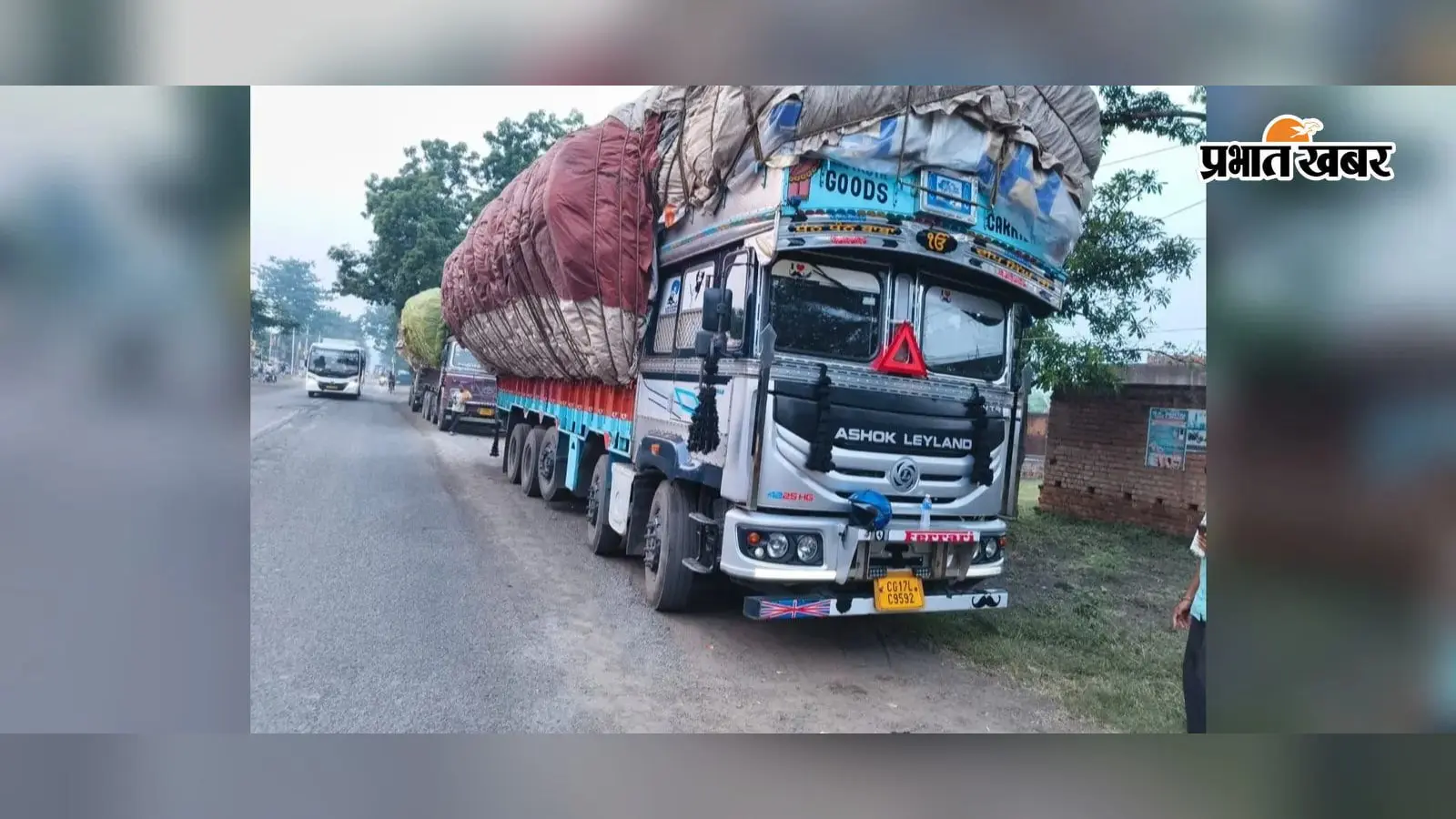 Pakur:बीड़ी पत्ता लदे 8 ट्रकों पर परिवहन विभाग की कार्रवाई,2.95 लाख का भारी जुर्माना