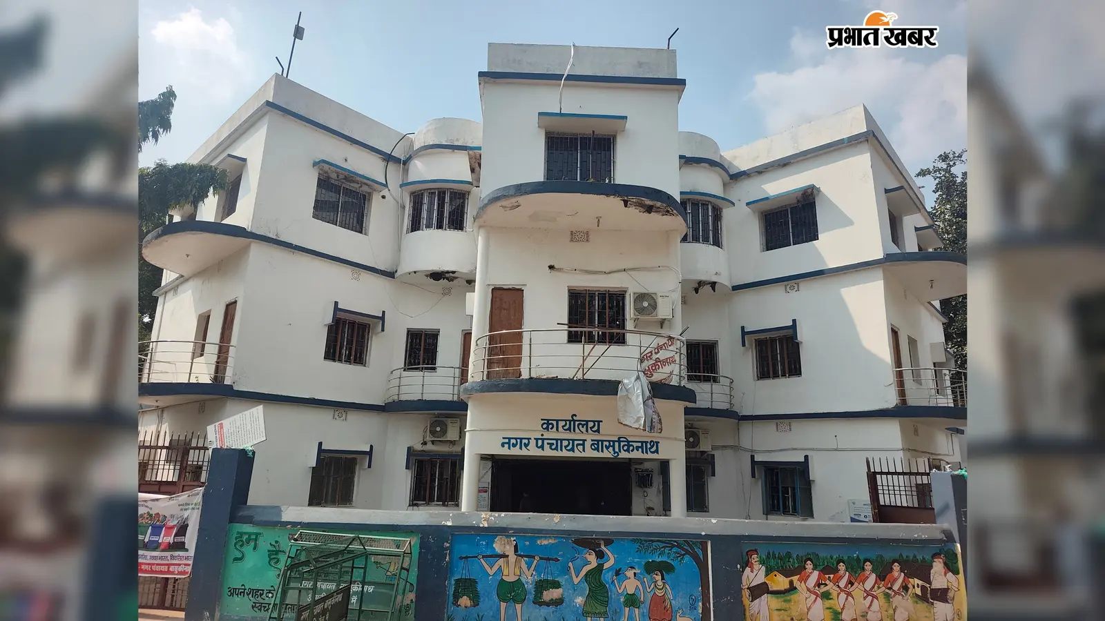 बासुकिनाथ में खेल स्टेडियम का सपना अधूरा,दफ्तर के बाहर सड़ रहे लाखों के जिम उपकरण, न स्टेडियम न पार्क