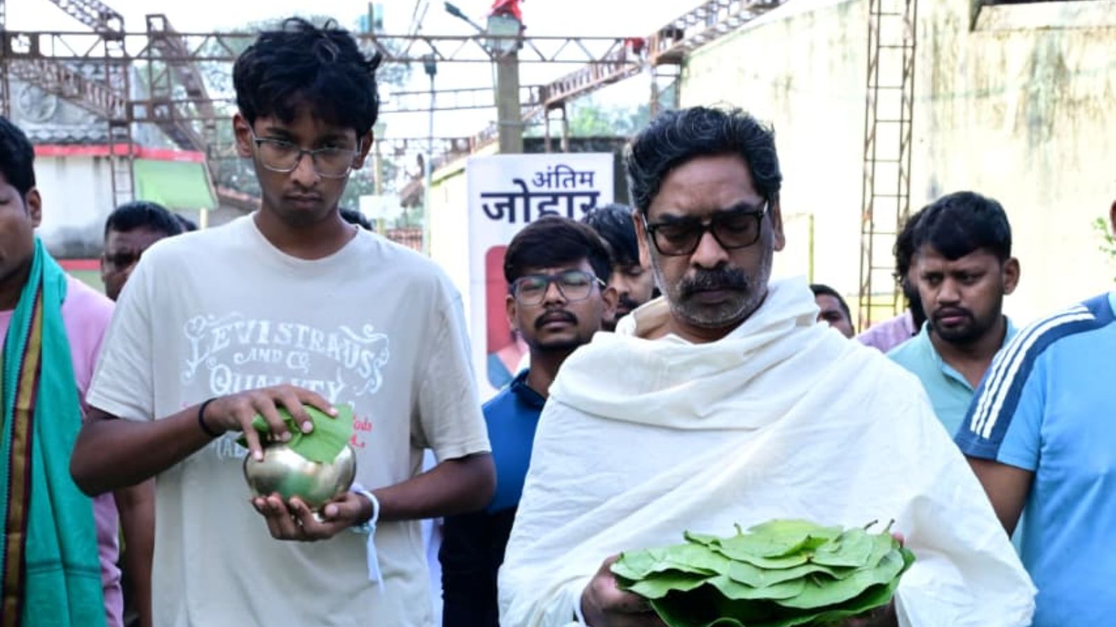 हेमंत सोरेन ने मां की याद में निभाई रस्में