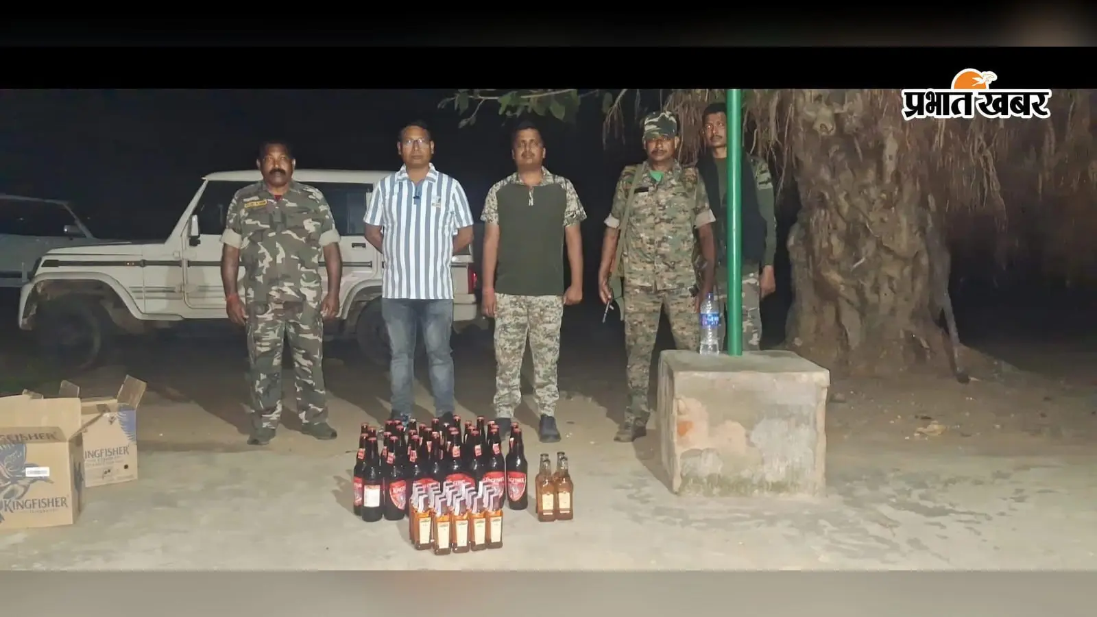 सिमडेगा के कुरडेग में ग्रामीणों ने शराब तस्करों को पकड़ा, फिर पुलिस को सौंपा