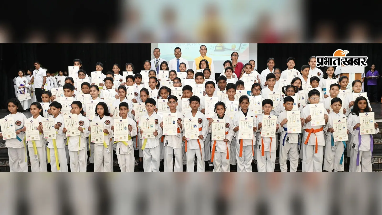 बोकारो डीपीएस के 91 विद्यार्थियों ने गाड़ा झंडा, कराटे बेल्ट ग्रेडिंग में मयूर और ब्राउन बेल्ट पर किया कब्जा
