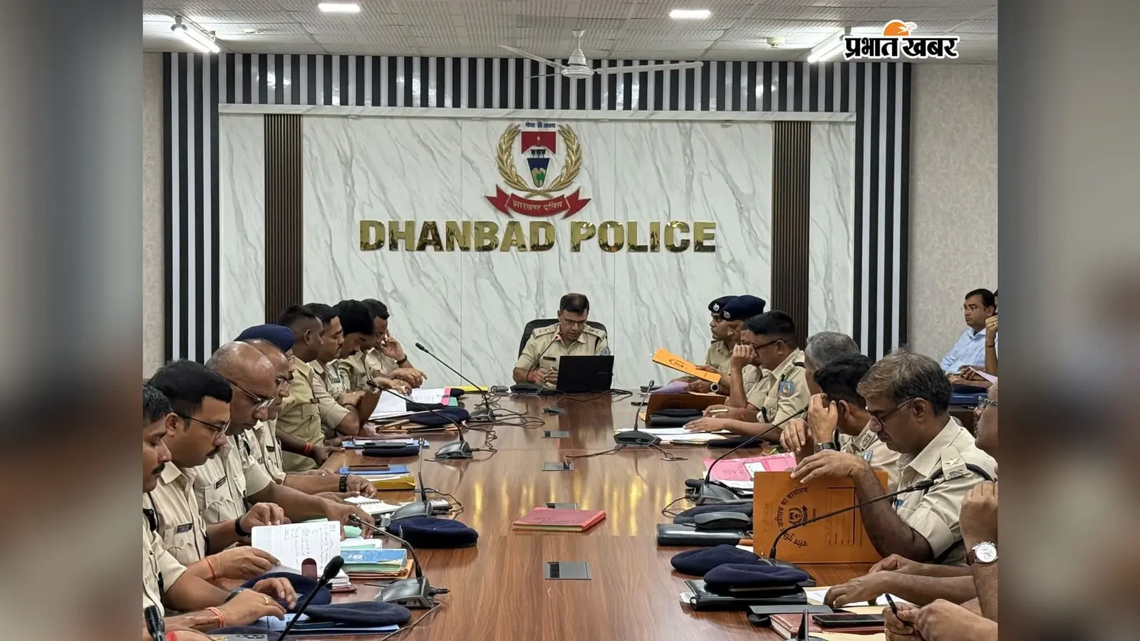 त्योहारों में हुड़दंगियों की खैर नहीं! धनबाद में अतिरिक्त पुलिस बल तैनात, एसएसपी ने दिए कड़े निर्देश
