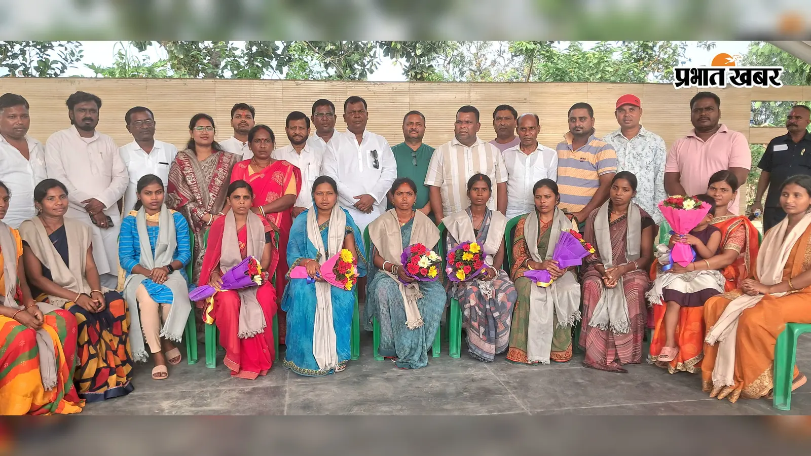 साड़ी पहनकर दौड़ने वाली महिलाओं को सांसद चंद्रप्रकाश चौधरी ने किया सम्मानित