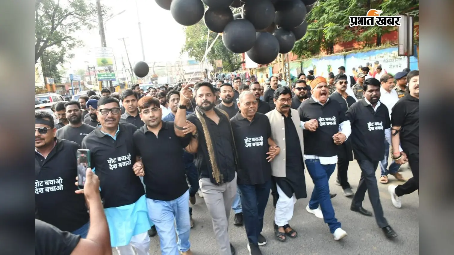 काली टी-शर्ट और ‘वोट बचाओ-देश बचाओ’ के नारे, SIR के खिलाफ रांची में कांग्रेस का विरोध मार्च