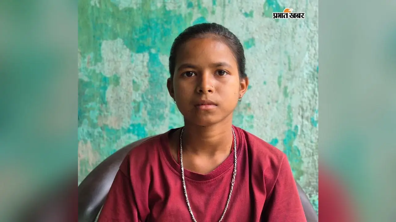 बिरहोर टोला की मुस्कान ने मैट्रिक में हासिल किये 75 प्रतिशत अंक, बेटियों के लिए बनीं प्रेरणा
