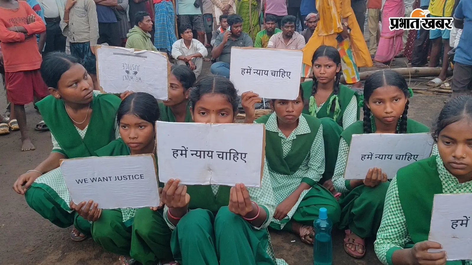 काठीकुंड में नाबालिग छात्रा की हत्या के विरोध में सड़क जाम, कार्रवाई के आश्वासन पर माने ग्रामीण