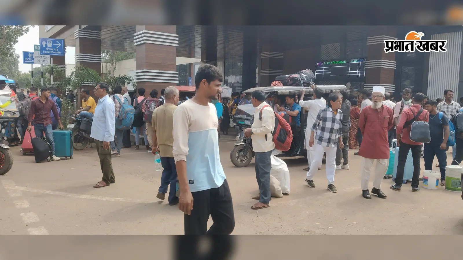 धनबाद रेल मंडल में एनआइ कार्य का असर: कतरासगढ़ में रोकी गई एलेप्पी एक्सप्रेस, झारग्राम सवारी गाड़ी भी रद्द