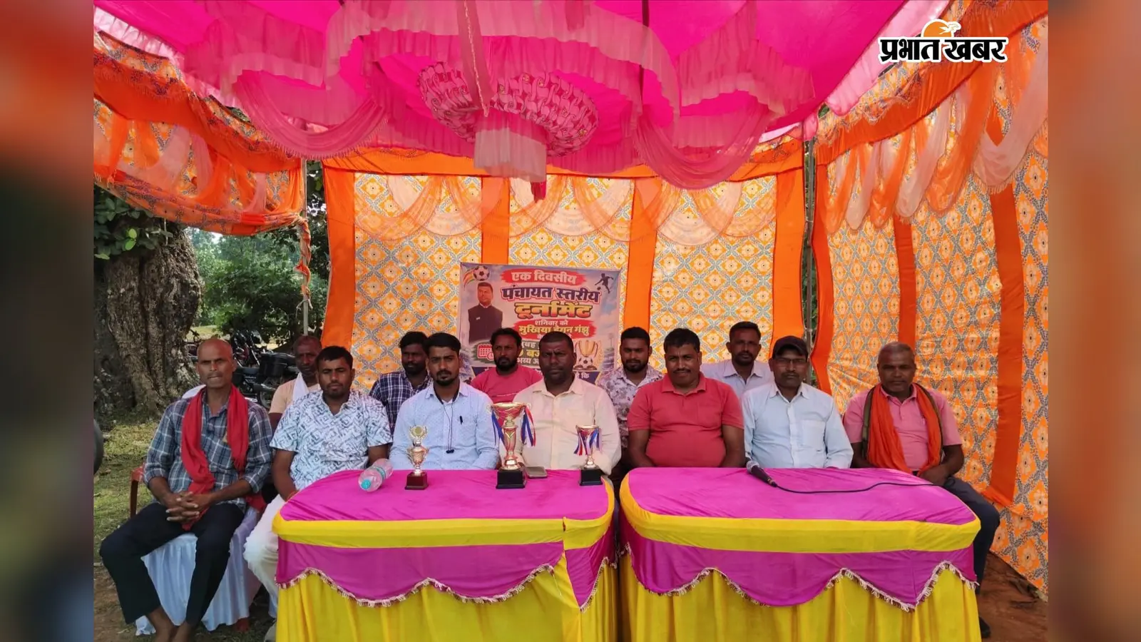 महुआटांड़ में आयोजित नोक आउट फुटबॉल टूर्नामेंट हुआ संपन्न