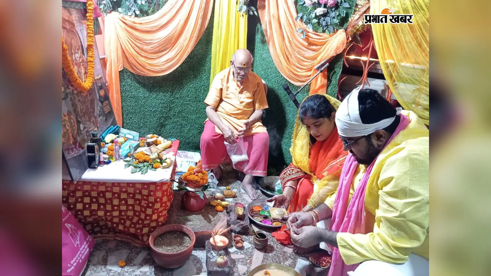 झंडा चौक स्थित माता वैष्णो देवी मंदिर में कलश स्थापना के साथ नवरात्र अनुष्ठान शुरू