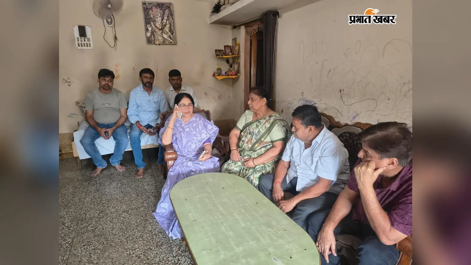 चांडिल डकैती कांड : पीड़ित व्यवसायी के घर पहुंचीं विधायक सविता महतो, एसपी को किया फोन कर कही ये बात