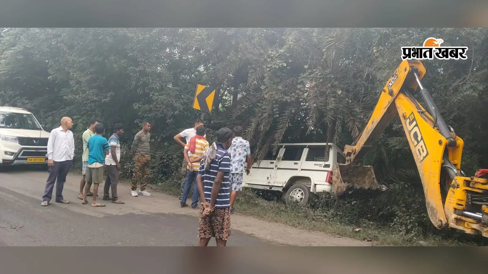 श्राद्ध कर्म में शामिल होने निकले थे 8 लोग,महागामा में पेड़ से टकरायी बोलेरो