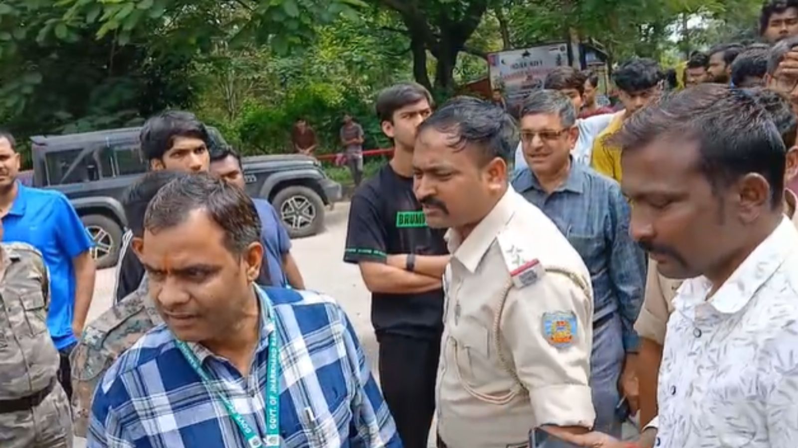 प्रशासन ने सड़क जाम हटाने की अपील की
