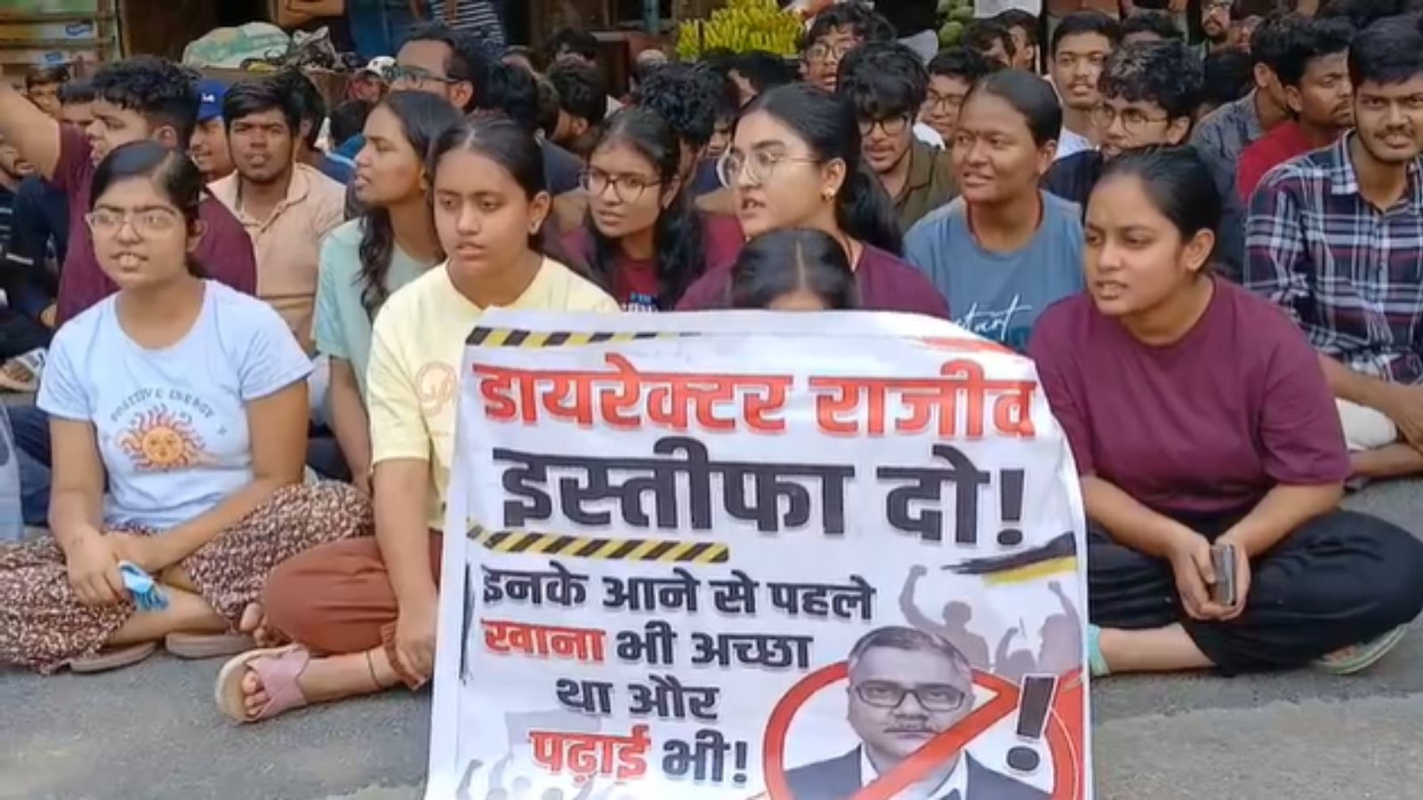 छात्र की मौत के बाद आपातकालीन व्यवस्था पर उठे सवाल
