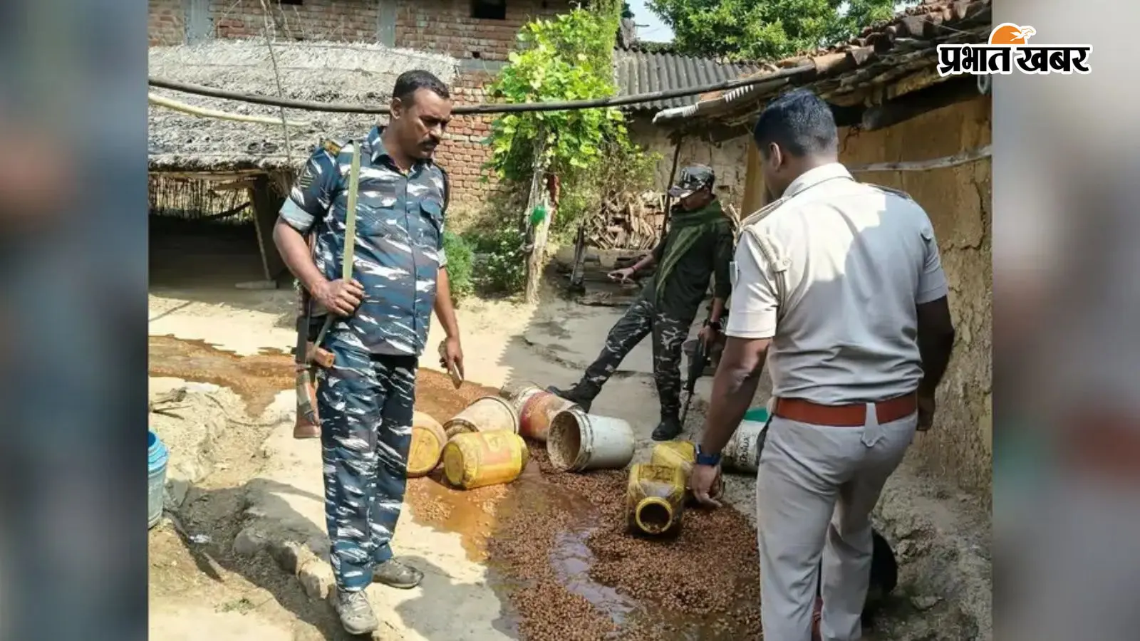 गढ़वा में पुलिस की छापेमारी, 150 किलो जावा महुआ नष्ट