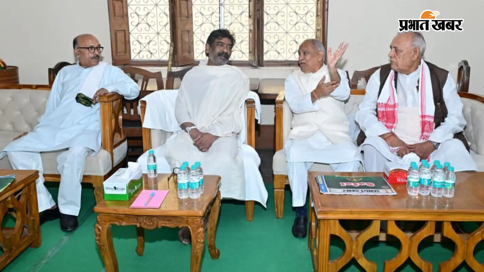 नेमरा पहुंच CM सीएम हेमंत सोरेन से मिले विधानसभा अध्यक्ष रवींद्रनाथ महतो समेत कई नेता