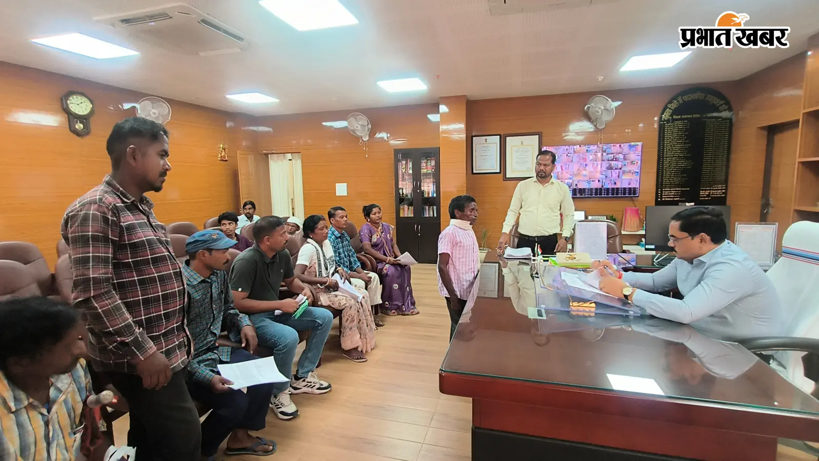 गुमला डीसी ने सुनी जन शिकायतें, अधिकारियों को तत्काल कार्रवाई का निर्देश