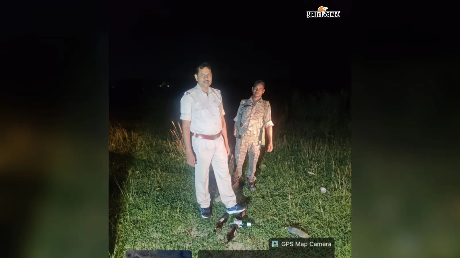 सिमडेगा में अवैध शराब के खिलाफ छापेमारी, पुलिस को देखकर मौके से फरार हुईं महिलाएं