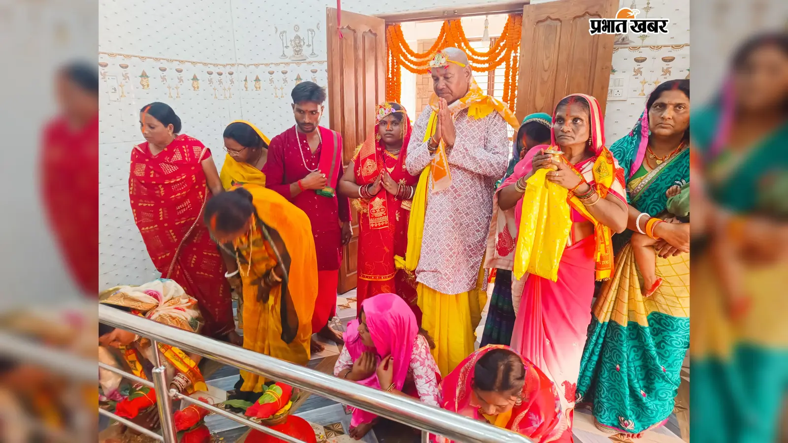 Ramgarh : नवरात्रि में शीतला माता मंदिर में उमड़ी श्रद्धालुओं की भीड़, सुबह से शाम तक दर्शन के लिए पहुंच रहे भक्त