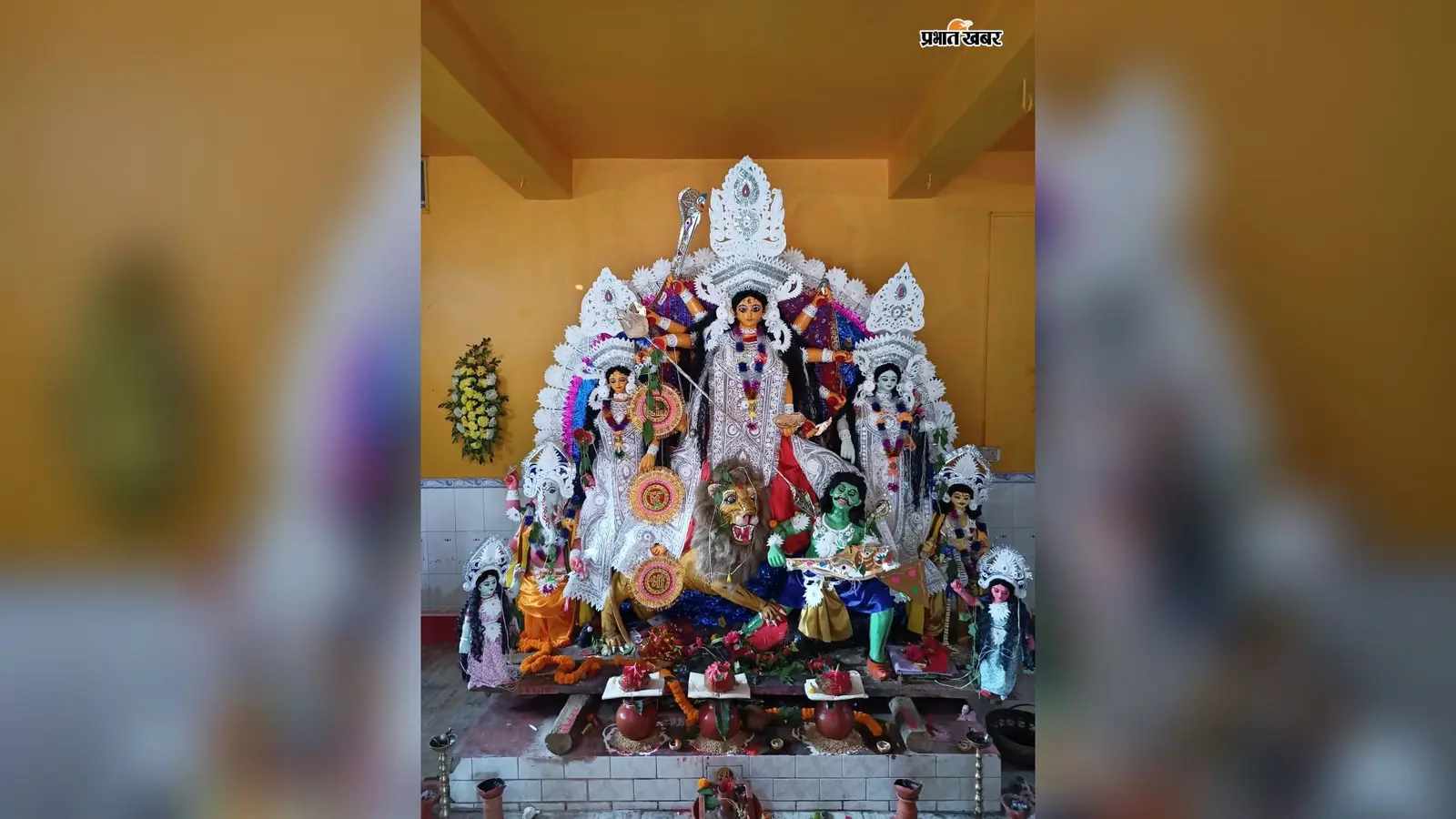 116 साल से नहीं बदली हाहे दुर्गा मंदिर की पूजा परंपरा, एक ही चाला में विराजते हैं मां दुर्गा समेत सभी देवी-देवता