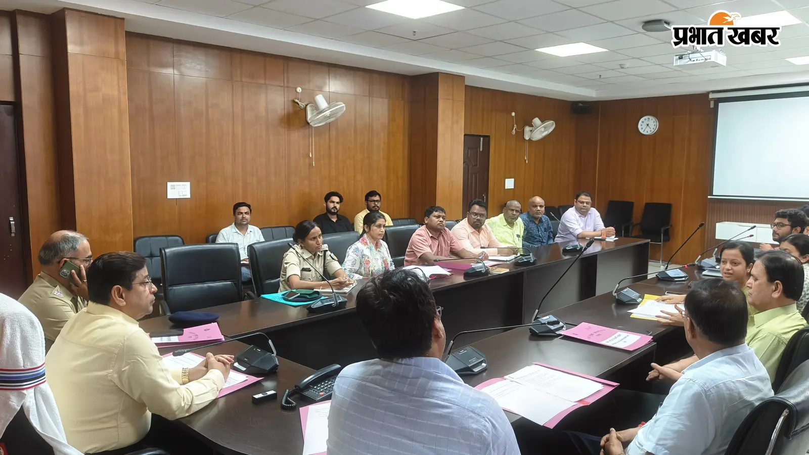 Garhwa : त्योहारों में बढ़ी खाद्य पदार्थों की मांग तो गढ़वा में बढ़ी निगरानी, 63 नमूने जांच के लिए भेजे गये