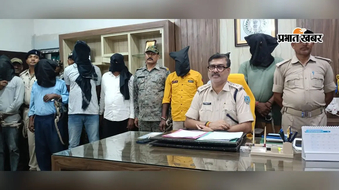 बेरमो में फरार आरोपितों और वारंटियों पर पुलिस का शिकंजा, एक रात में 99 जगहों पर छापेमारी