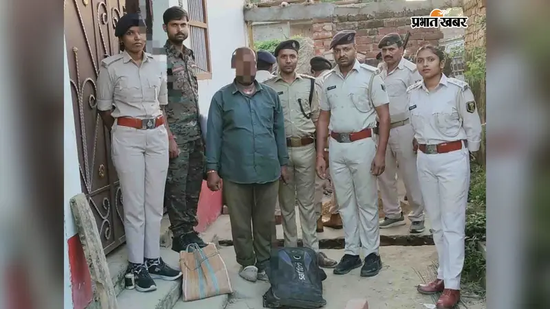 Watch Video: पूजा घर में भगवान के नीचे बना था नशे का अड्डा! पूर्णिया में गुप्त तहखाने से 3.580 किलो गांजा बरामद