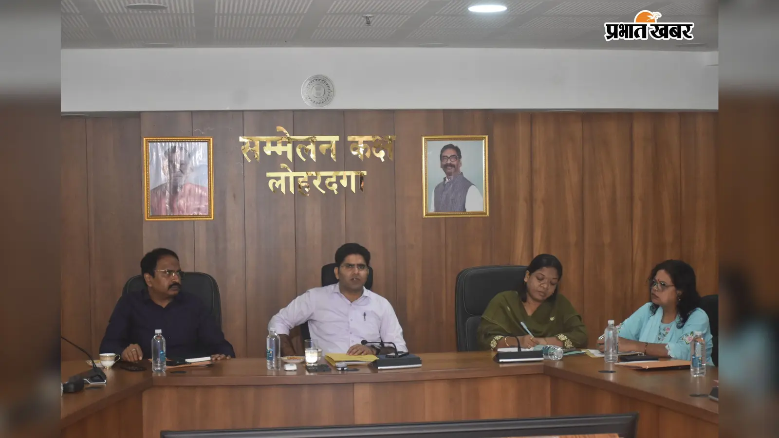 लोहरदगा में स्वास्थ्य सेवाओं की समीक्षा, गर्भवती महिलाओं की जांच से लेकर अस्पतालों की सुविधाएं सुधारने के निर्देश