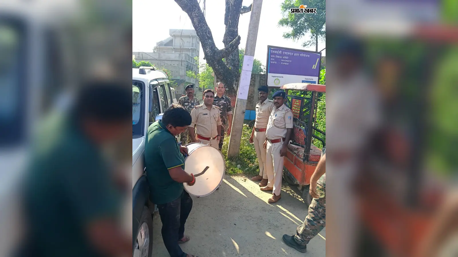 हत्या कांड में तीन नामजद आरोपियों के घर पुलिस ने चिपकाया इश्तेहार