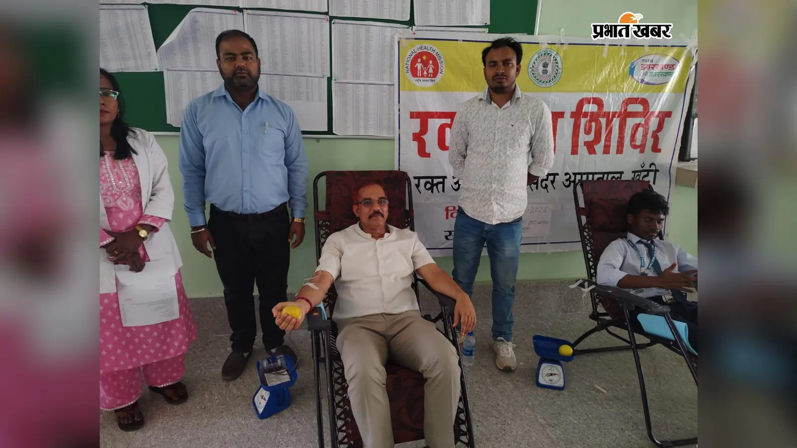 खूंटी में रक्तदान के लिए आगे आए शिक्षक और छात्र, 13 यूनिट रक्त किया गया संग्रह