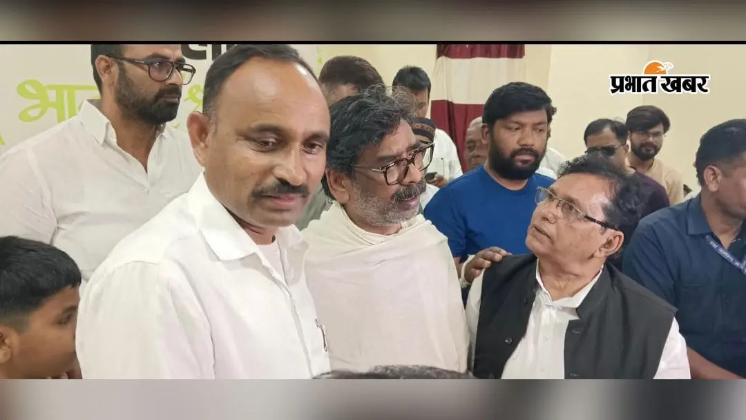 लोहरदगा: मुख्यमंत्री हेमंत सोरेन से मिलने नेमरा पहुंचा दफादार-चौकीदार पंचायत का प्रतिनिधिमंडल