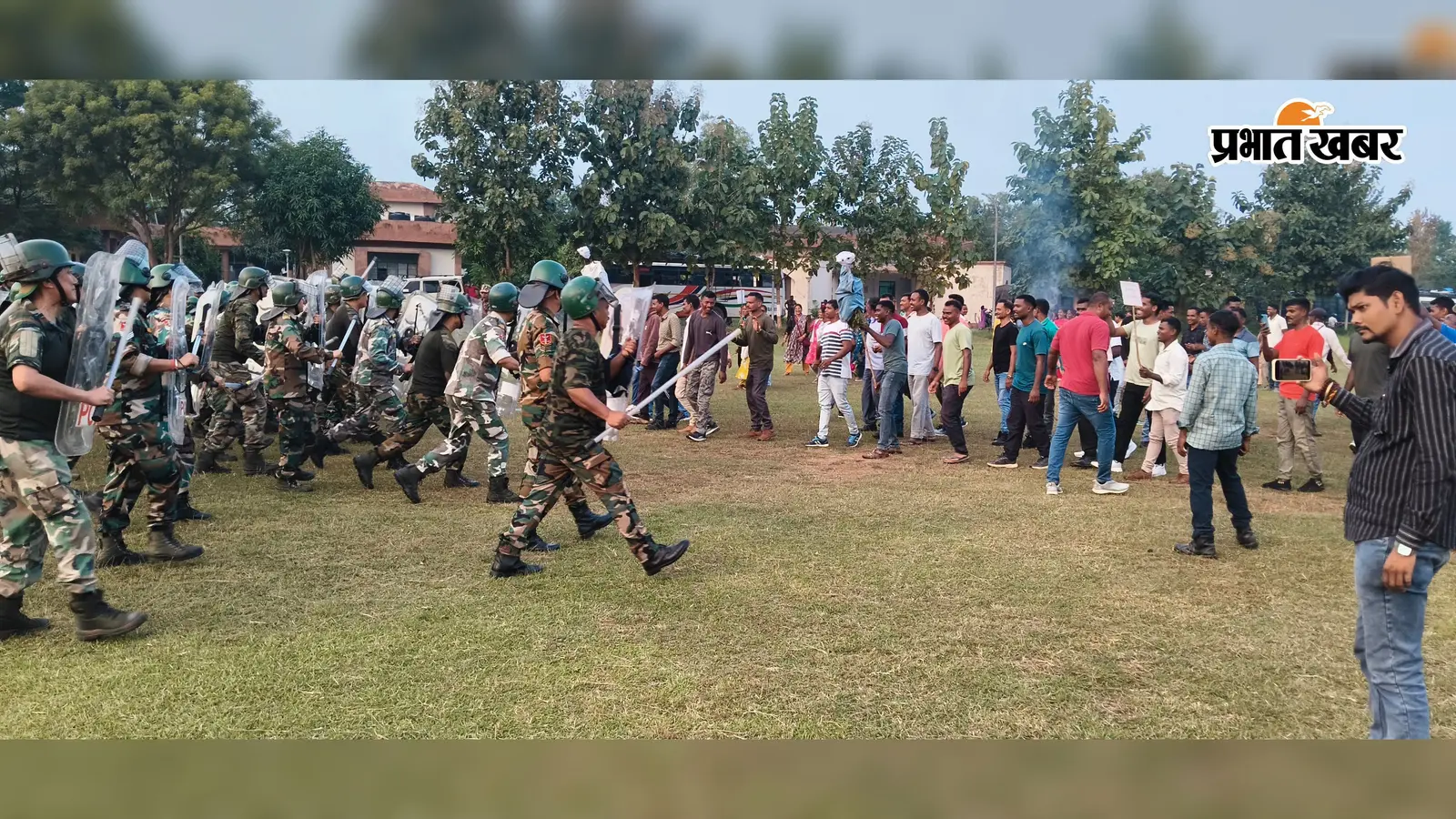 लोहरदगा: दुर्गा पूजा में उपद्रवियों से निपटने के लिए पुलिस का मॉक ड्रिल, ड्रोन और सीसीटीवी से होगी निगरानी
