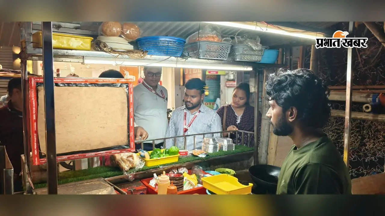 35 खाद्य दुकानों की जांच, लिये गये पनीर के सैंपल, चाट स्टॉल में मिलावटी रंग मिलने पर 13 किलो छोला नष्ट