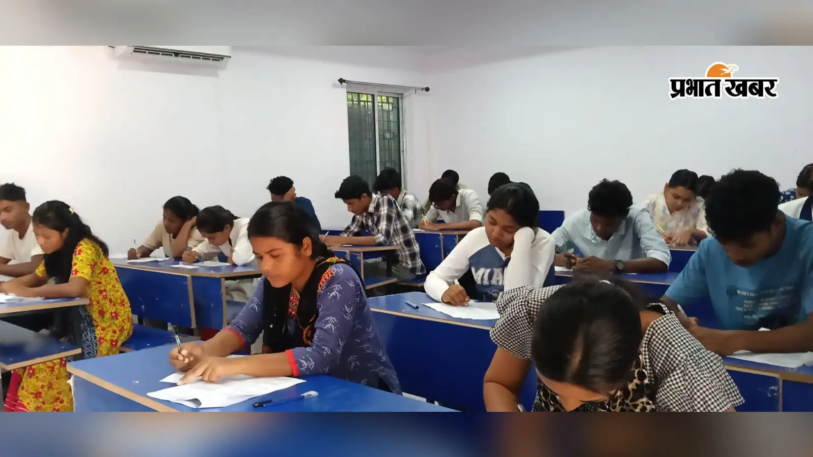 अब पाकुड़ में ही रेलवे भर्ती परीक्षा की तैयारी, RRB-NTPC मॉक टेस्ट में युवाओं ने परखी अपनी क्षमता
