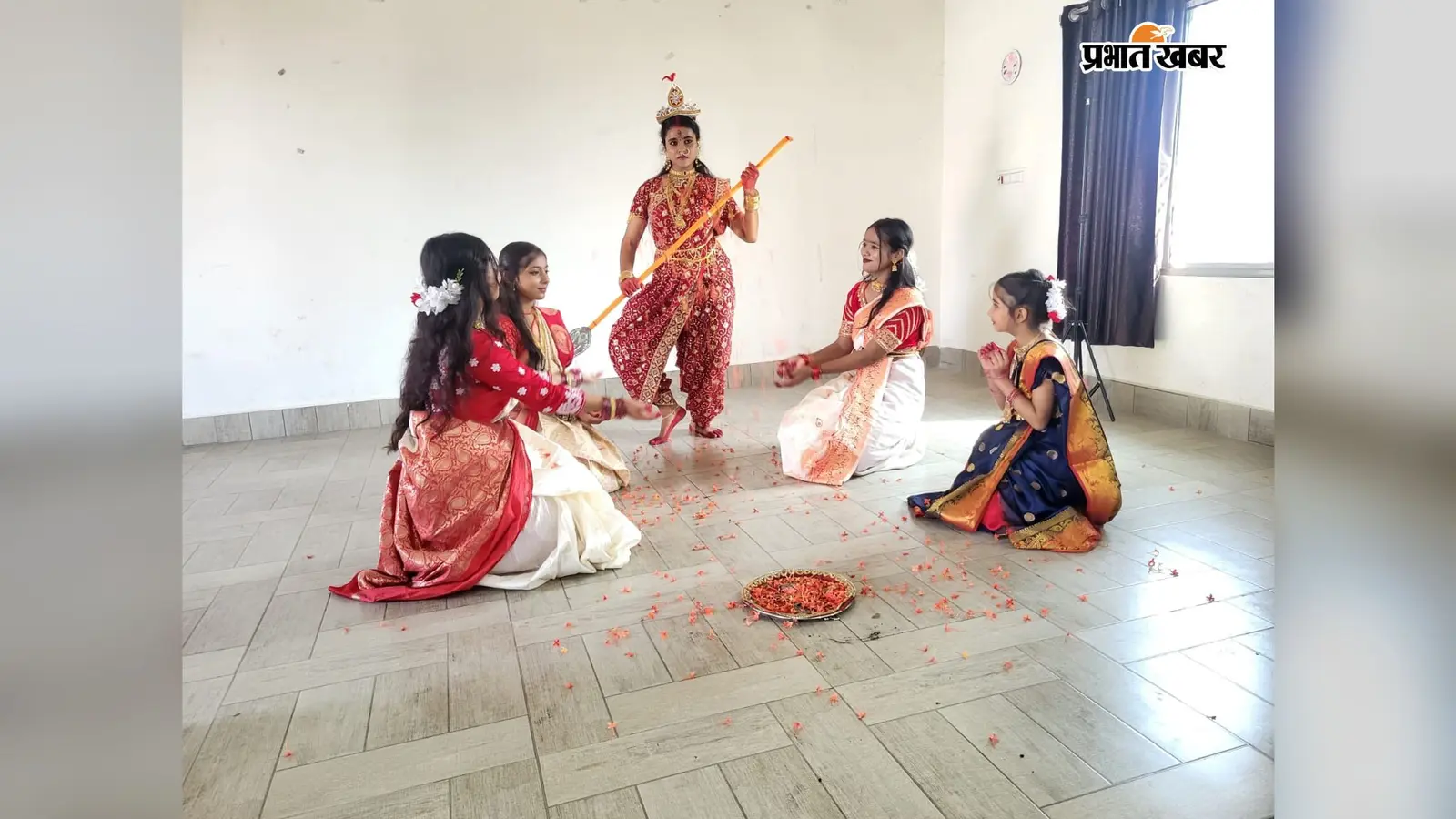 नवरात्रि के रंग में रंगा एलीट पब्लिक स्कूल, भाषण-क्विज और नृत्य से विद्यार्थियों ने मोहा मन