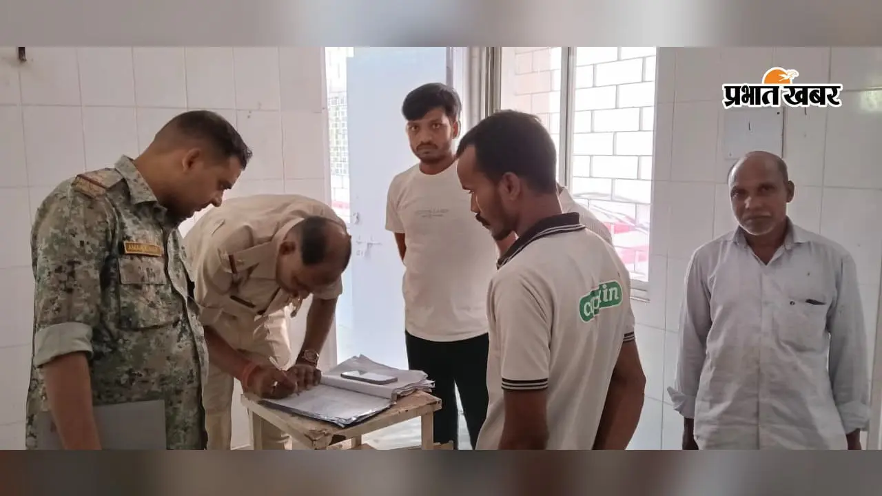 गोड्डा के लॉज में 12वीं के छात्र की संदिग्ध मौत: कमरे का दरवाजा तोड़कर अंदर पहुंची पुलिस