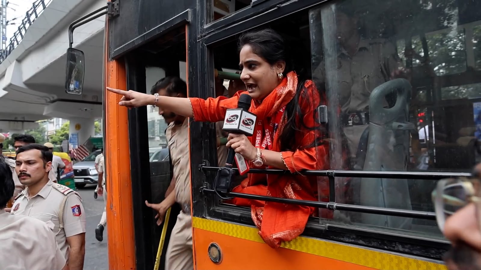 28 वर्षीय पत्रकार प्रज्ञा मिश्रा को 11 अक्टूबर को प्रदर्शन की रिपोर्टिंग करते समय हिरासत में लिया गया था. फोटो: Asian Dispatch/उल्टा चश्मा (uc)