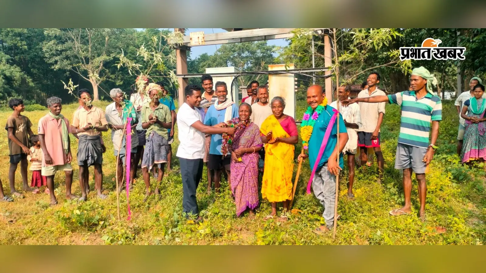 हाथियों के डर के बीच अंधेरे में जी रहे थे ग्रामीण, विधायक की पहल पर गांव में पहुंची बिजली